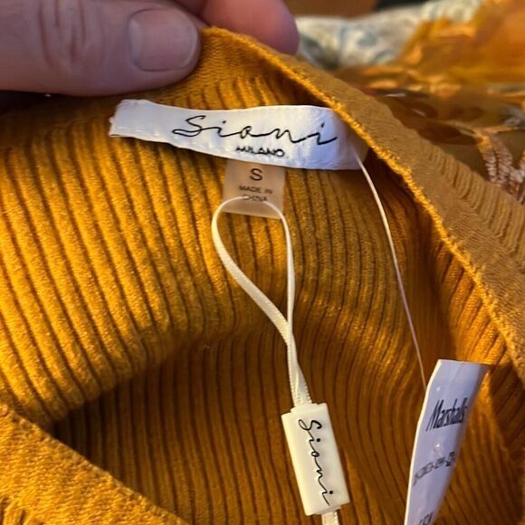 Siani Milano Women's Mustard Yellow Ribbed Lace Sleeve Sweater Size S - Picture 3 of 5